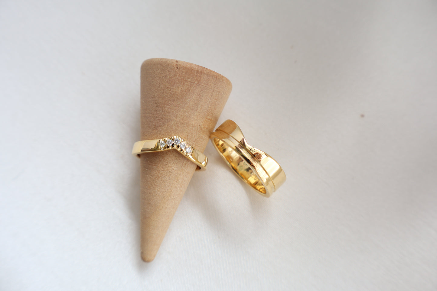 Luxury 14kt gold wedding ring set, women's 5-diamond band and men's 6mm ring. Packaged in sustainable jewelry boxes, ideal for corporate service awards in SG.