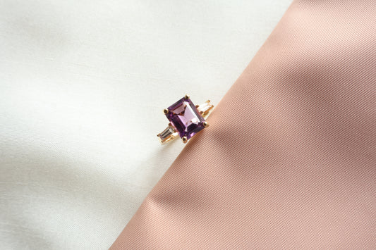 Custom 14K gold amethyst ring with tapered baguette accents in a vintage style. Packed in sustainable, eco-conscious packaging. Ideal for Singapore corporate gifting and premium presents.