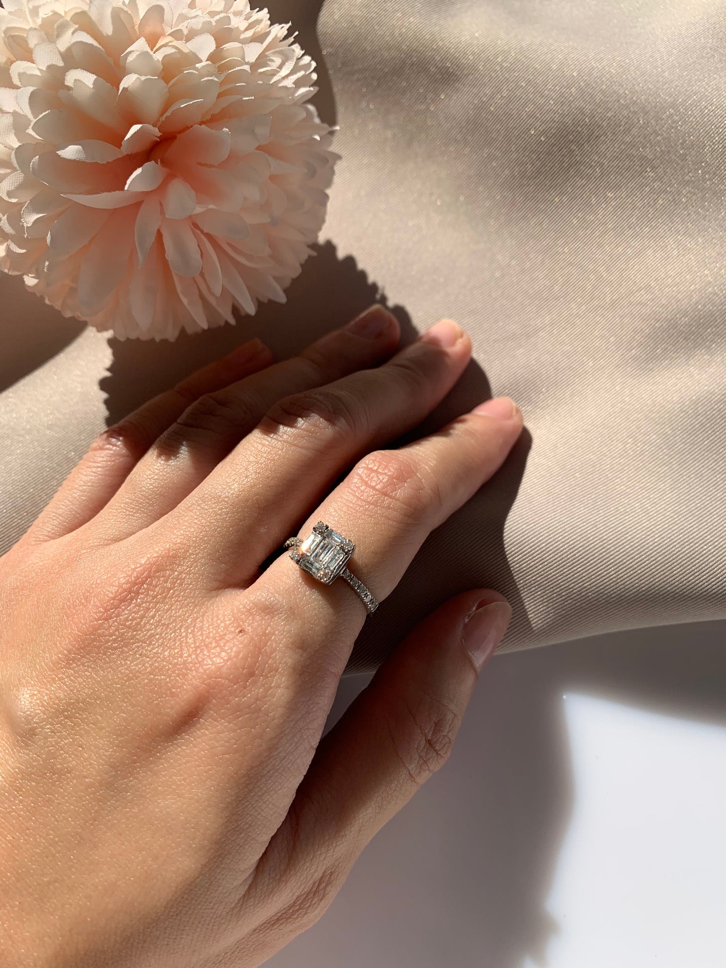 5 rectangular baguettes and 4 small round diamonds as the center pieces of the ring. Plus small diamonds around its white gold setting.