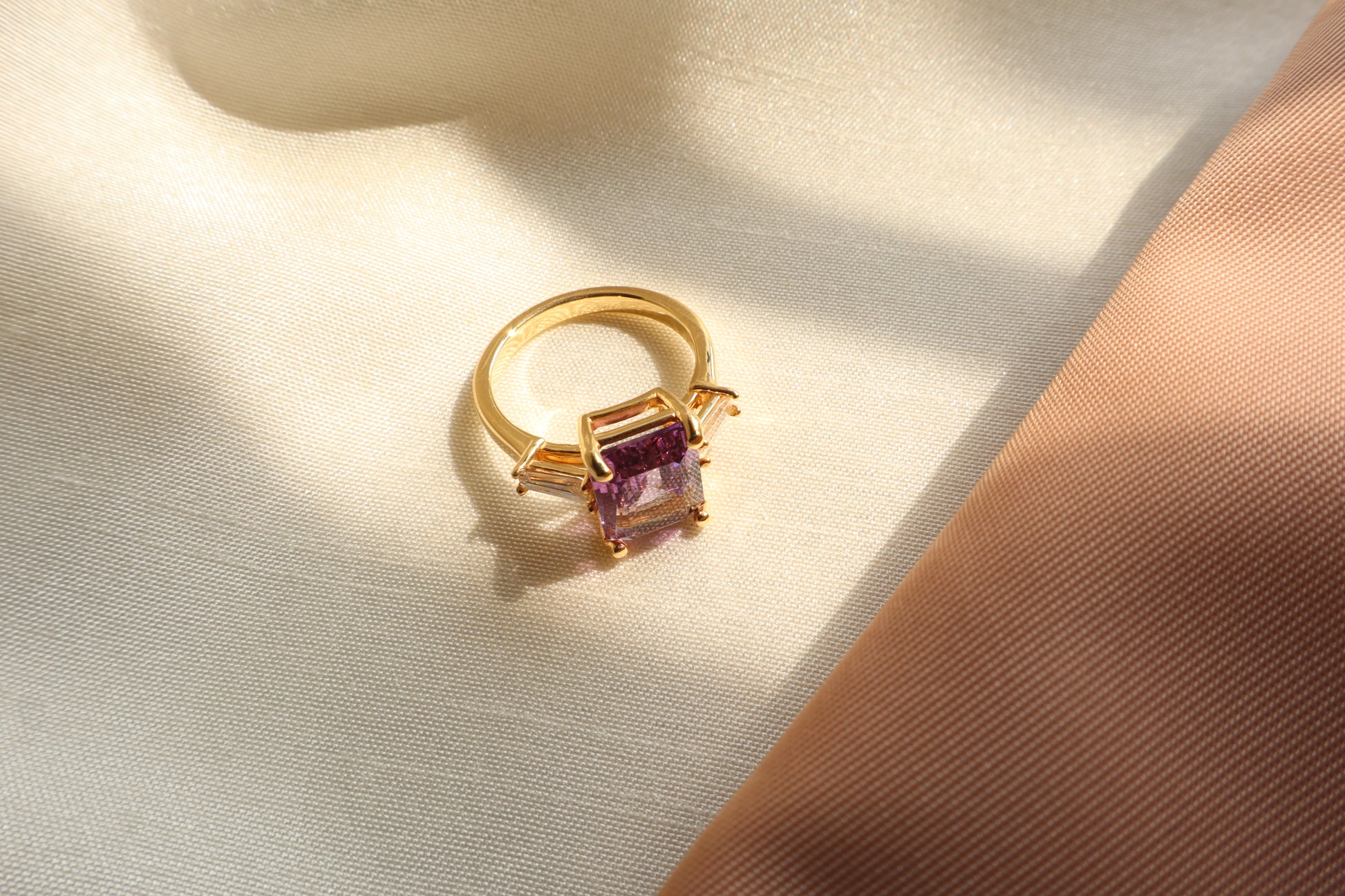Custom 14K gold amethyst ring with tapered baguette accents in a vintage style. Packed in sustainable, eco-conscious packaging. Ideal for Singapore corporate gifting and premium presents.