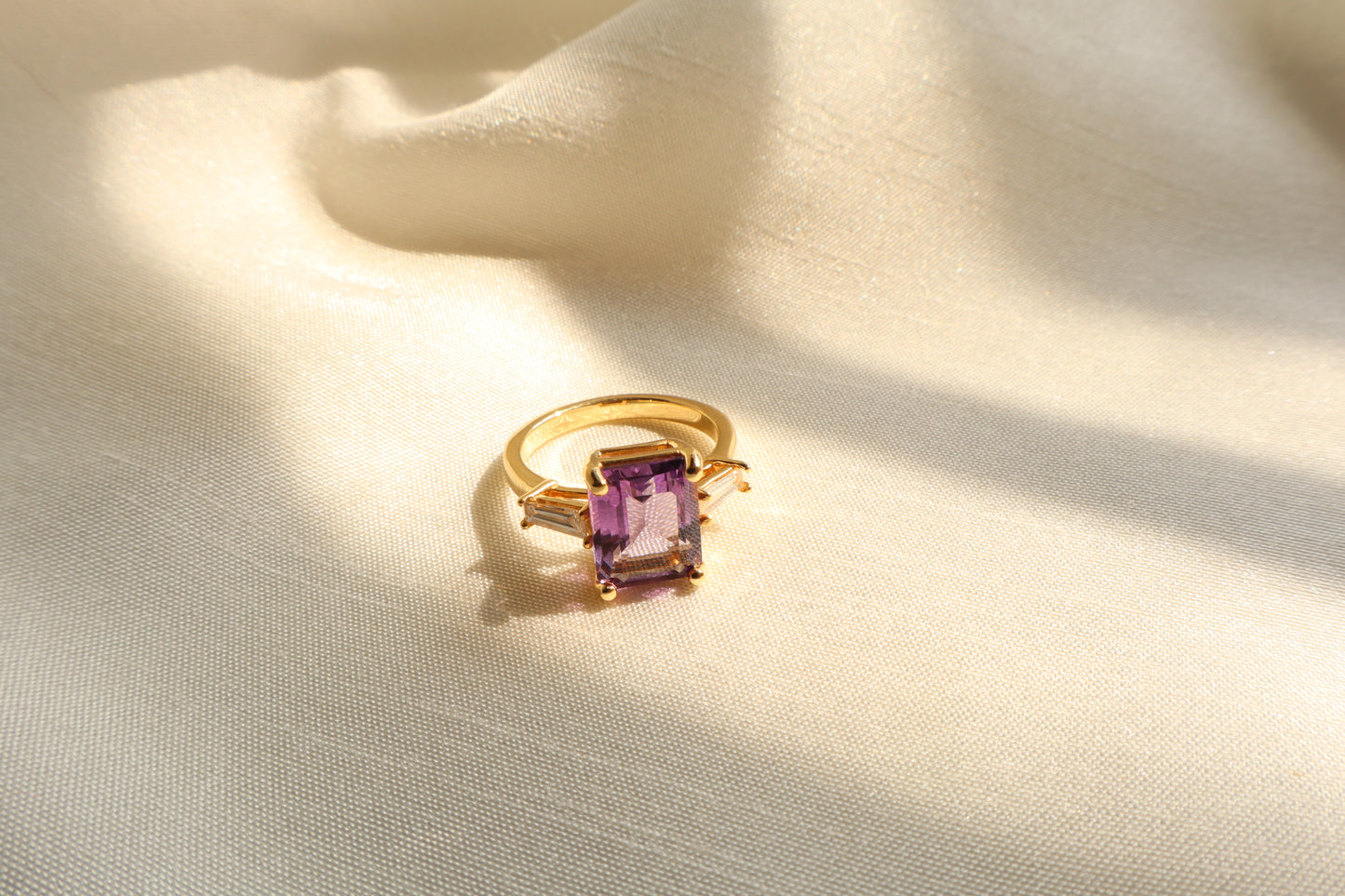 Custom 14K gold amethyst ring with tapered baguette accents in a vintage style. Packed in sustainable, eco-conscious packaging. Ideal for Singapore corporate gifting and premium presents.