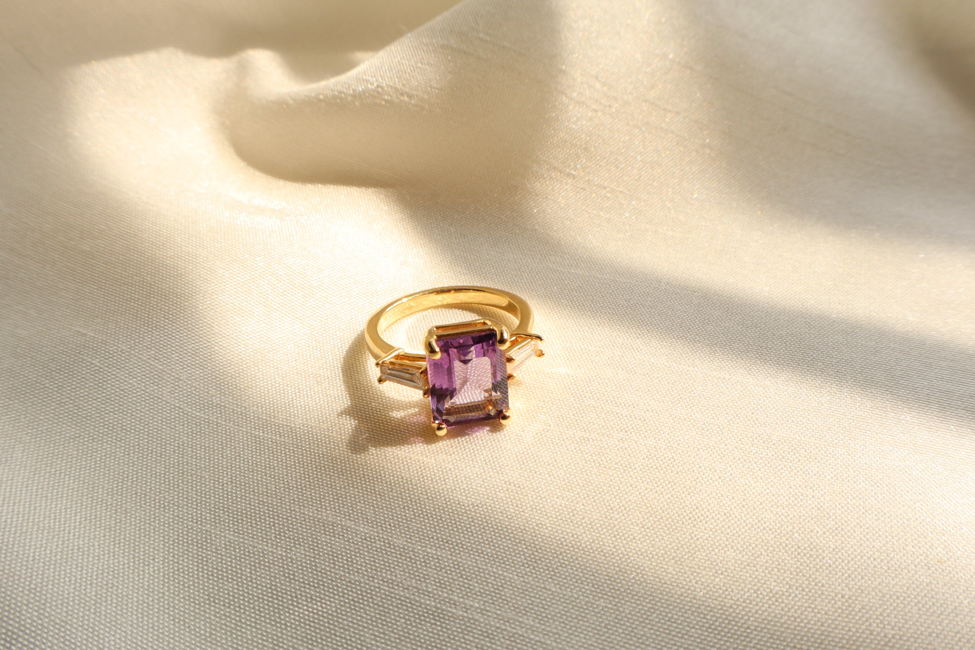 Custom 14K gold amethyst ring with tapered baguette accents in a vintage style. Packed in sustainable, eco-conscious packaging. Ideal for Singapore corporate gifting and premium presents.