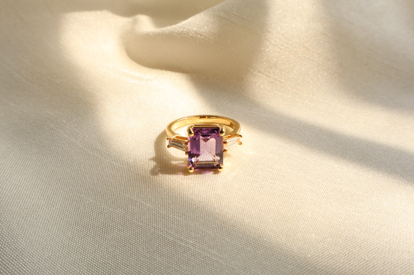 Custom 14K gold amethyst ring with tapered baguette accents in a vintage style. Packed in sustainable, eco-conscious packaging. Ideal for Singapore corporate gifting and premium presents.