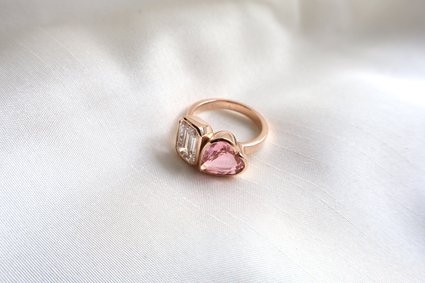 Elegant 18K rose gold diamond–sapphire ring in sustainable packaging; for Singapore corporate buyers and premium gifting.