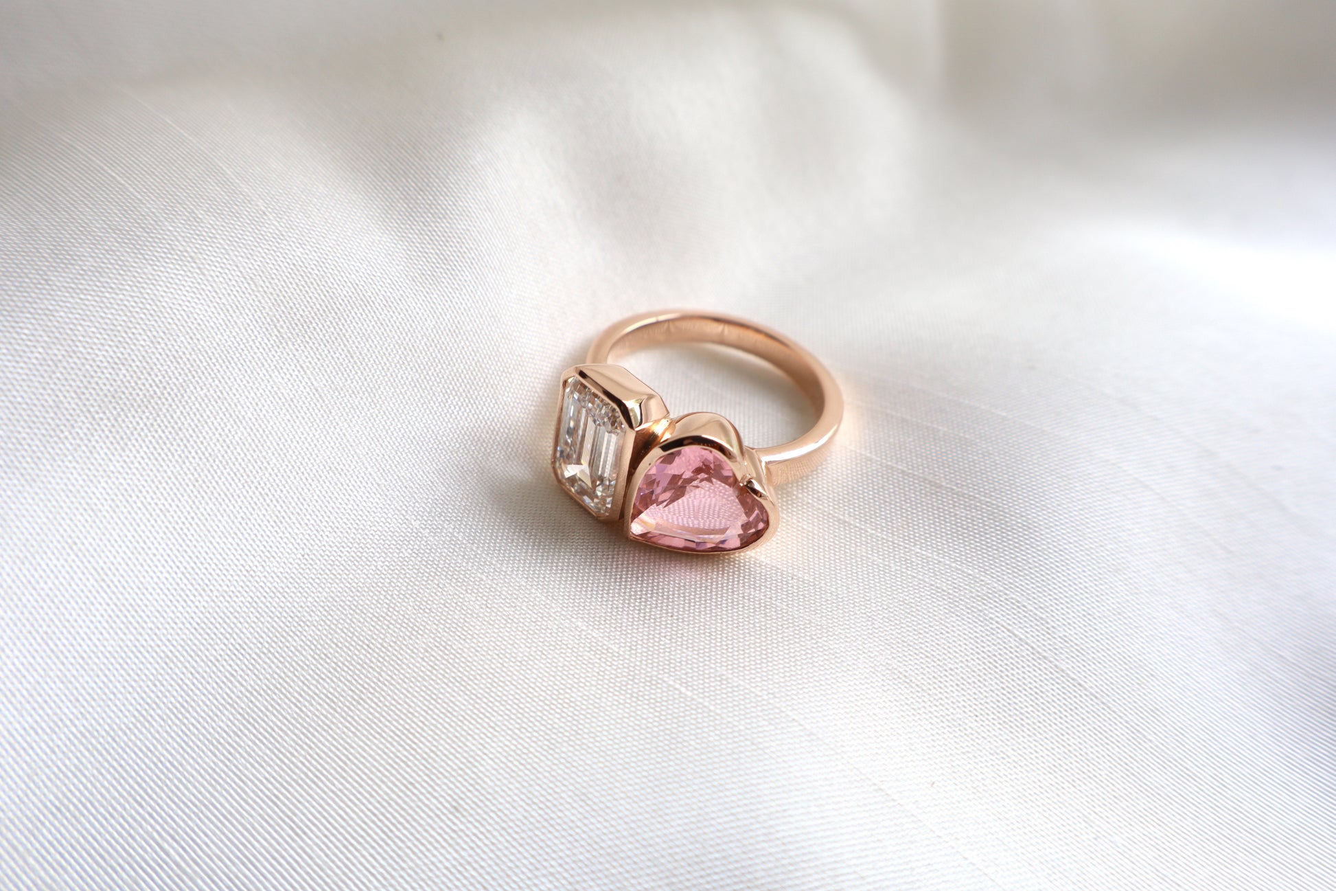 Elegant 18K rose gold diamond–sapphire ring in sustainable packaging; for Singapore corporate buyers and premium gifting.