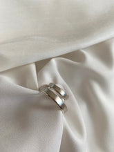 Load image into Gallery viewer, White gold, slender, simple, classy, classic wedding rings.
