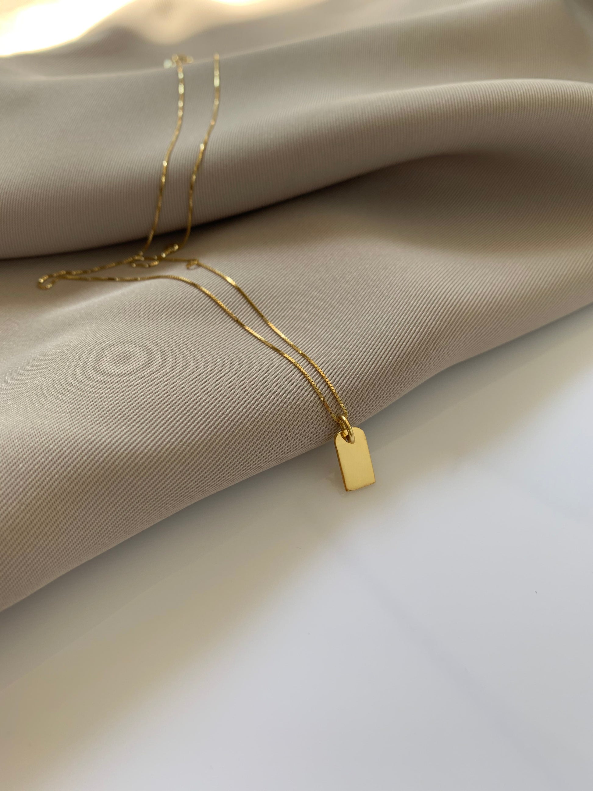 A yellow gold mini bar necklace. 