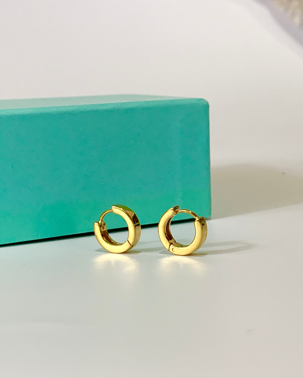 These 14k gold chunky huggie hoop earrings come beautifully presented in our signature branded gift box packaging.