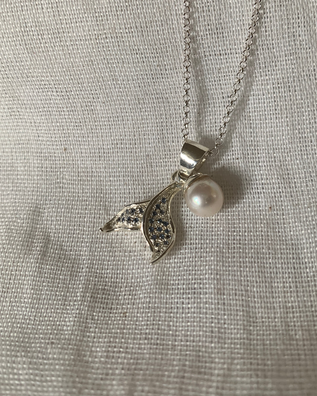Mermaid Tail & pearl necklace in 14k white gold chain